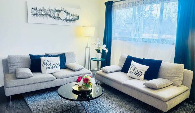 Modern Unit*Kingbed*Baby & Kid Friendly*Fireplace* in Edmonton