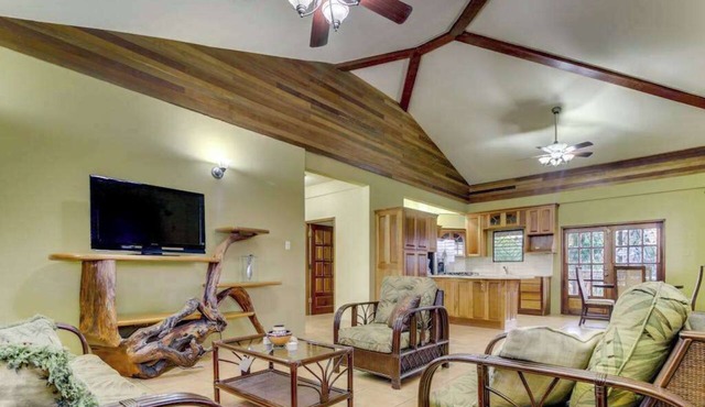 Modern Villa Home in Quiet Neighborhood w Balcony, WiFi, AC - Ideal for Day Trips