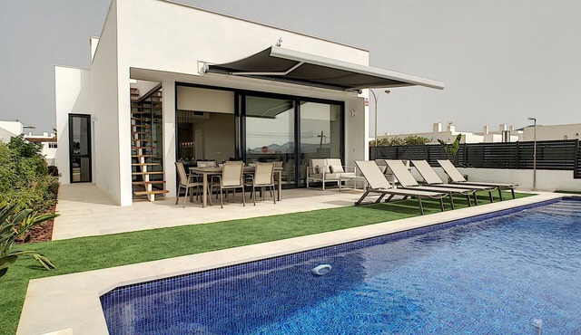 Modern villa with private pool in Mar de Cristal