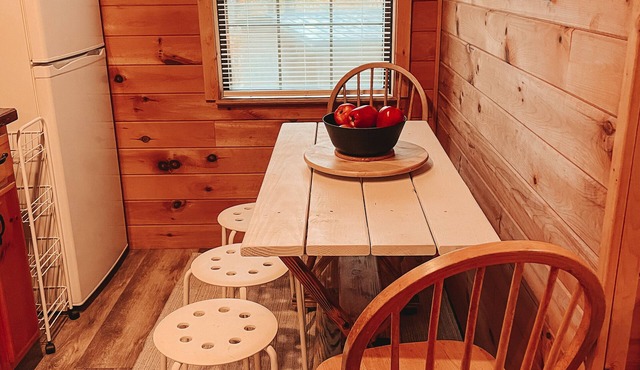 Mountain Cabin with creek and hiking trail! Minutes from Blue Ridge in Morganton