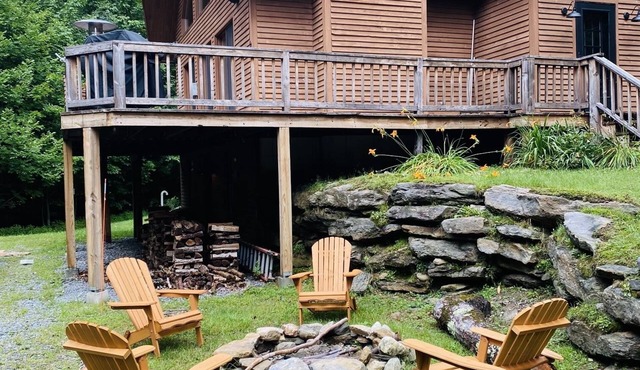 Mountain House near Mount Snow & Stratton w/2 Fireplaces, Hot Tub & Sauna in Wardsboro