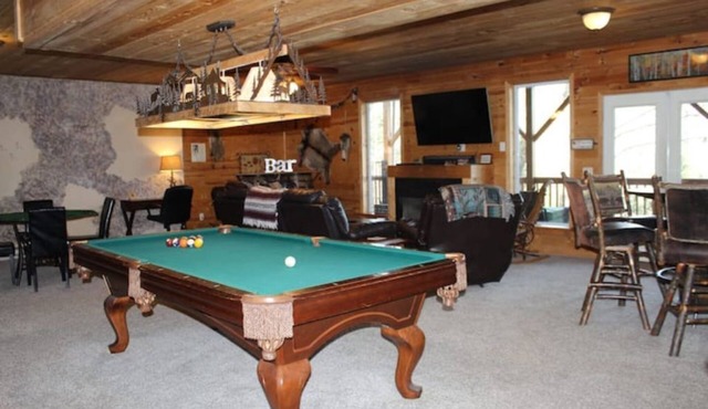 Mountain View’s, hot tub, and game room! in Sautee Nacoochee