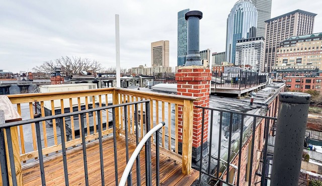 NEW - South End Penthouse w/Roof Deck - Walk to Everything - Washer and Dryer in Boston