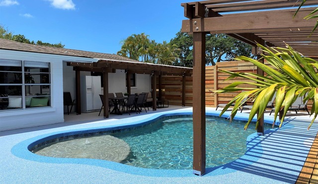 NEW! The Dunes-Private Heated Pool, Hot Tub, Private backyard-5mi to beach in Sarasota