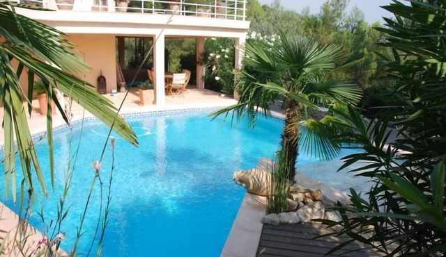 Nice architect house with stunning pine view only 4km from Aix en Provence in Saint-Marc-Jaumegarde