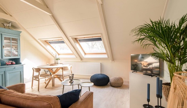 Nice studio for 2 people in the centre of Nes and the beach is 1.5 km away. in Nes