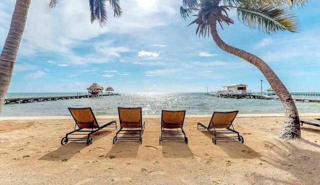 Ocean-view apartment in a beachfront resort with shared pool, WiFi & partial AC