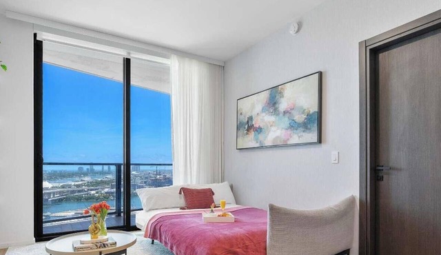 Oceanfront Group Stay: 4BR in Downtown Miami in Miami