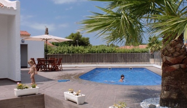 OFFER House with private pool with saline chlorination and garden and terraces in Deltebre