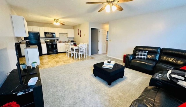 Overbrook Delight -tranquil stay for day and night in Monroe