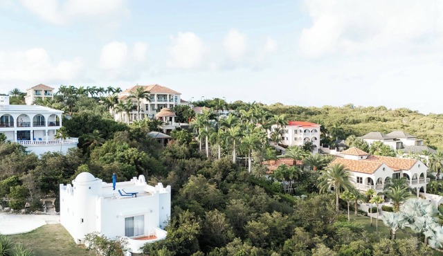 Panoramic Beachfront Villa - Secluded and Pristine Beach in Long Bay Village