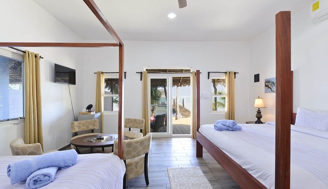 Parrot Cove Lodge