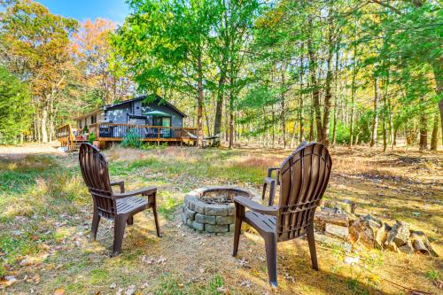 Peaceful Pocono Gem! Cabin 6 Mi to Dtwn Jim Thorpe in Jim Thorpe