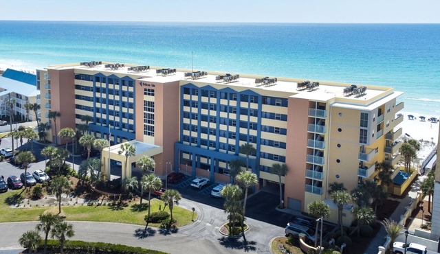 Pelican Isle #207: Stunning Decor. Gulf-front. Pool, Beach Svc, King BR+bunkies in Fort Walton Beach