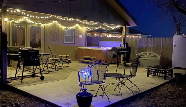 Perfect for winter or summer and plenty of room for a gathering! in Dumas