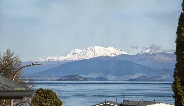Perfect Location, Stunning Views and Space for All in Taupō