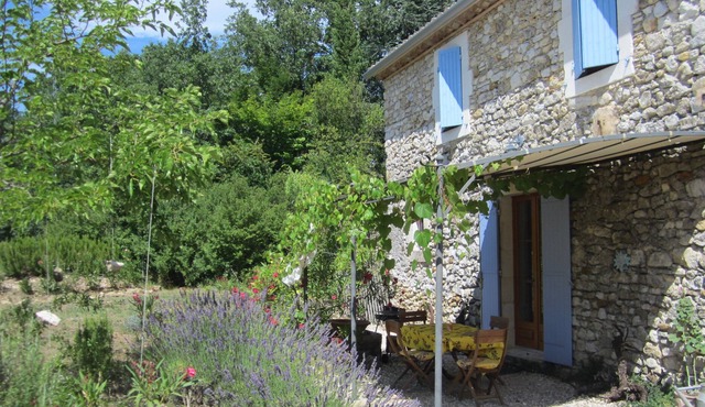 Petit Maison Broche -Traditional Stonehouse, pool, large Garden, in Cornillon