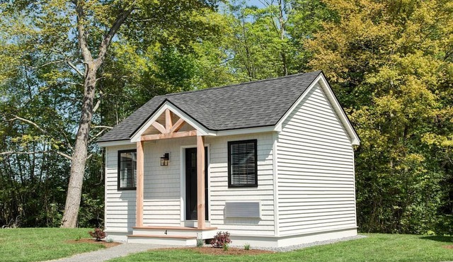 Picturesque Tiny House Rental Ideal for Glamping in New Hampshire in Epping
