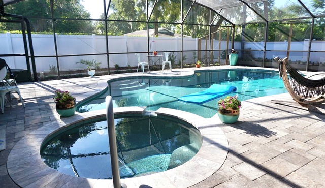 Poolside Suite with Heated Hot Tub · Boombah & SFB Airport in Sanford