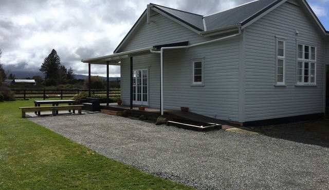 Private Guest Suite with 2 bedrooms, sauna, small kitchenette and parking. in Rangataua