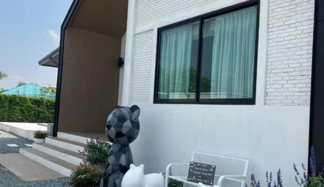 Private home, pool villa , 4 k.m. from airport in Tambon Ban Du