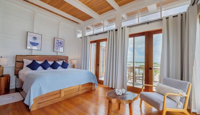 Private Waterfront Villa with Pool & Free Shuttle for Snorkeling Enthusiasts!