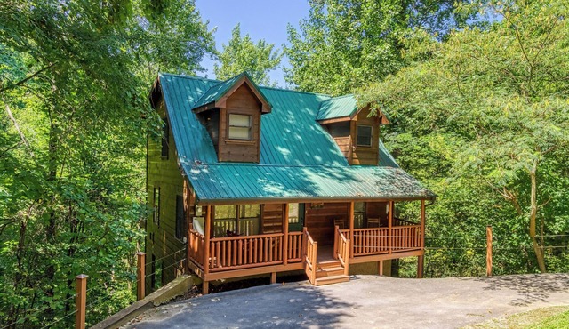 Private Wooded Setting! Theater Room! Centrally Located! 3 Decks! Fun Game Room in Sevierville