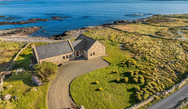 Property 464 - Claddaghduff - sleeps 11 guests in 6 bedrooms in Claddaghduff