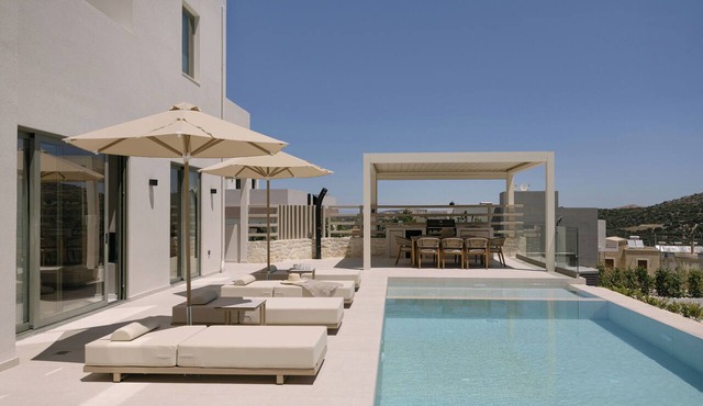 Pyxis Villa, Family Friendly with Heated Pool in Perama