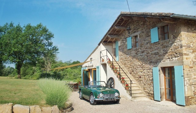 Quiet old-stone gite with pool/Gîte paisible en vieilles pierres avec piscine in Saint-Marcel-Campes