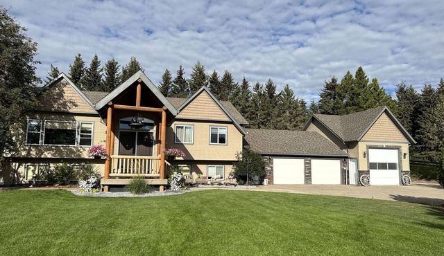 Quiet relaxing home on acreage just minutes from Sylvan Lake in SYLVAN LAKE