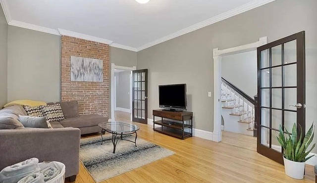 Rare, Brick 6-bedroom Row house within minutes of Marvelous Springfield's in Springfield