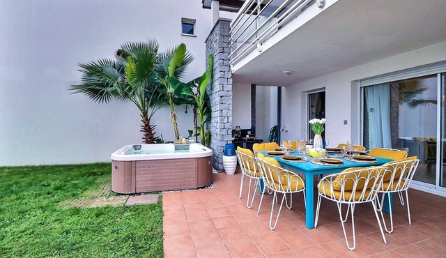Ravissante villa vue panoramique sur la marina idéalement située avec Jacuzzi in Agde