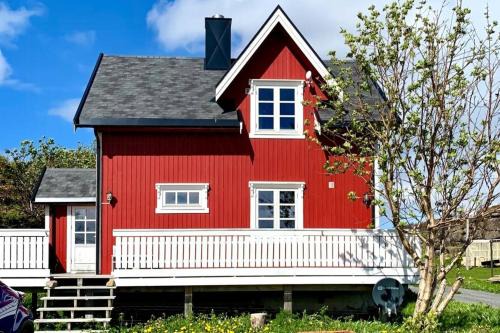 Red Cottage By The Sea In Laukvika in Laukvik