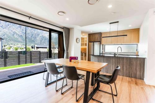 Remarkable Cross Road Retreat in Queenstown