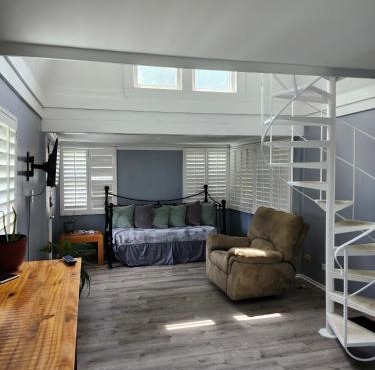 Riverfront Cottage in Fox River Grove