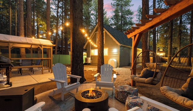 Robinhood's Retreat walk2gokarts&Oktoberfest EVcharge AC close 2 resorts dogs ok in Big Bear