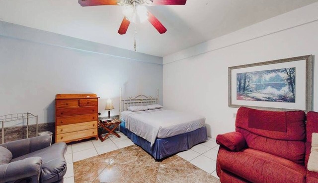 Roomy Casita - Shared Pool - Free High-Speed WiFi, AC
