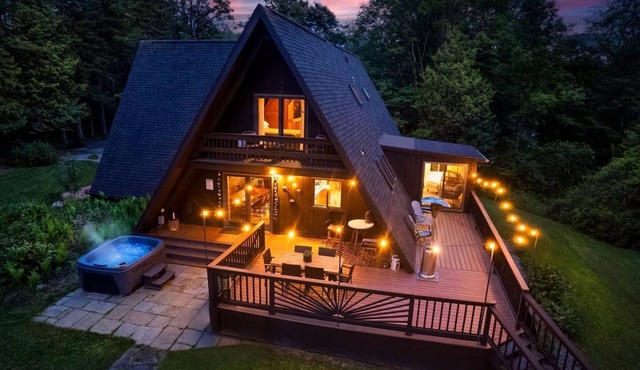 Rustic A Frame Cabin. Nature retreat on 4 acres! 15 minutes from 3 waterfalls in LaFayette