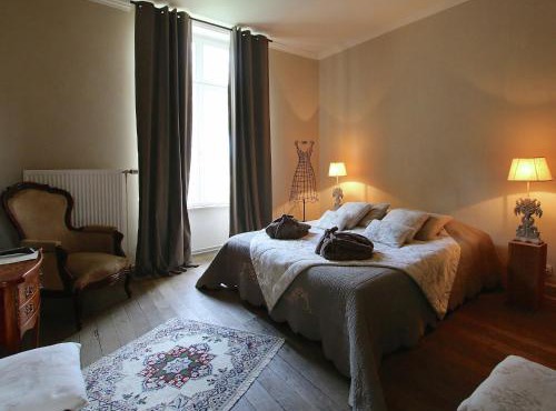Rustic Charm, Modern Comfort, cleaning included in Latour