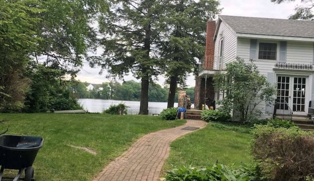 Rustic Lake front cottage nestled in the pines with a Golf Putting Green. in Northwood