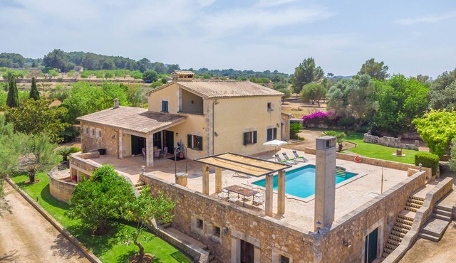 SA XIGALA - Rustic villa with private pool and free Wi-Fi in Algaida