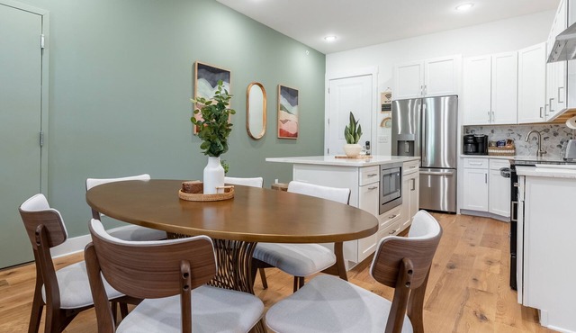 Sage Haven @ Avery Luxury Condo 3bed/3bath East Nashville- Sleeps 14 in Nashville