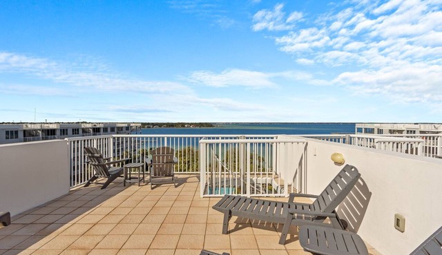 Sandpiper PH-08 ~ Destin West End-Unit Penthouse ~ Lazy River ~ Amazing Views ~ Rooftop Grill in Fort Walton Beach