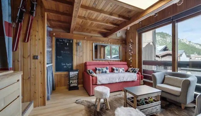 Savoyard style apartment in a cottage in Val-d'Isère