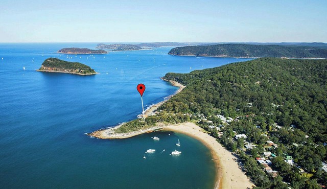 'Seabreeze' a unique Waterfront/Beachside property in Pearl Beach