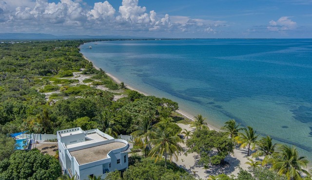 Seaside Home: Private Pool & Direct Beach Access