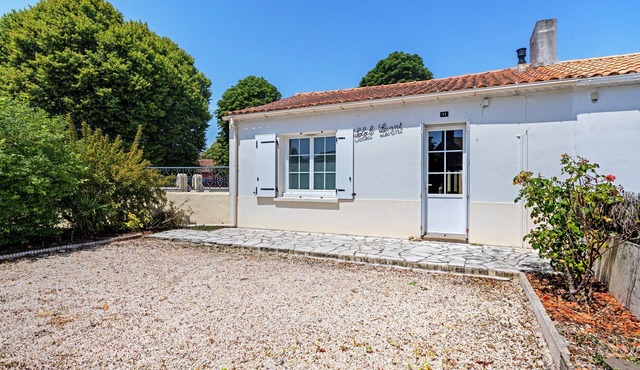Seaside & Marsh Cottage at Sunrise – Between Pornic and Noirmoutier in Bouin