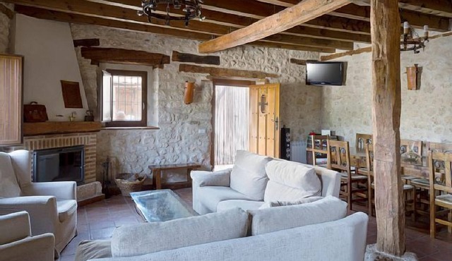 Self catering Los Yeros for 17 people in Aldeasoña
