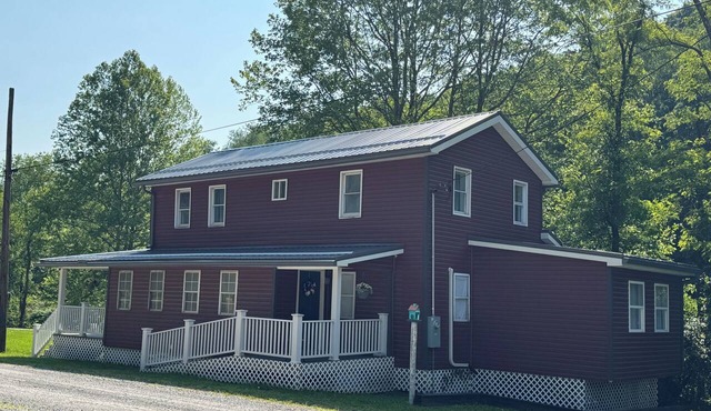 Serene 2-Story, 4 bedroom house, in charming Independence, HC & Handicapped Acc. in Independence